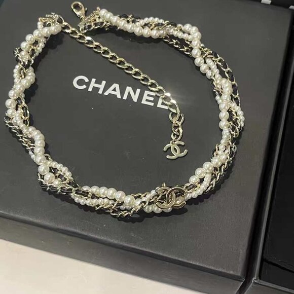 Authentic CHANEL Necklace 2025/26 Fall Winter Collection - Picture 2 of 6